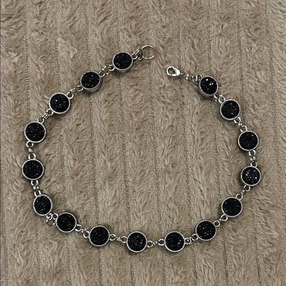 Elegant Black and Silver Choker - Picture 2 of 10